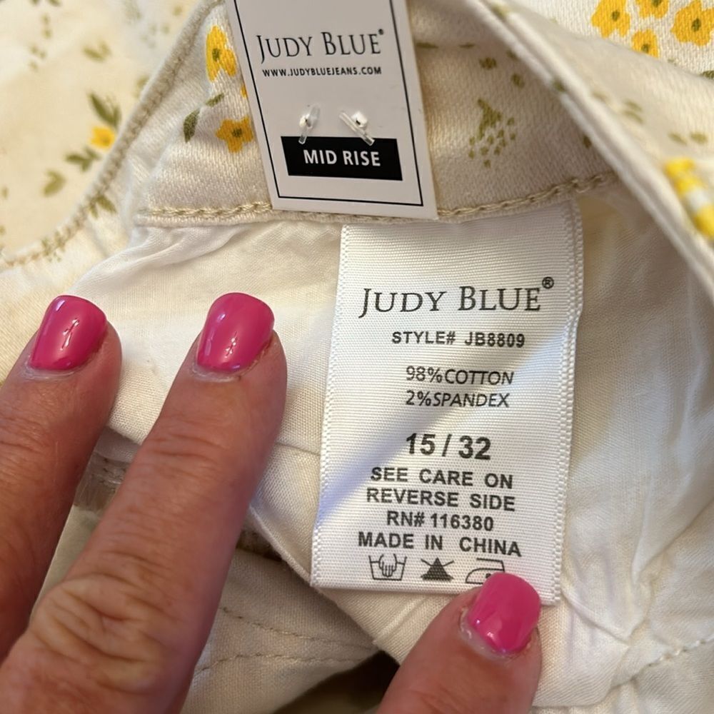 Judy Blue mid rise yellow white floral skinny fit jeans Size 32 New - Picture 13 of 14